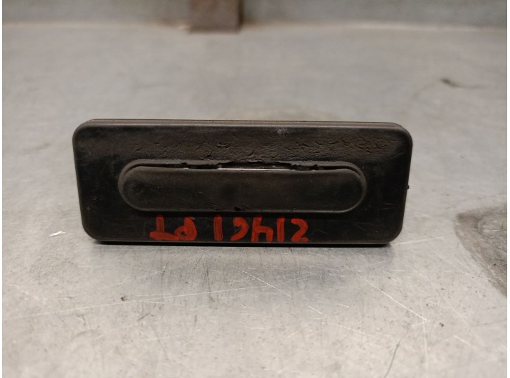 Replacement tailgate exterior handle for Citroën C4 Cactus 1.2 VTi 82 OEM IAM reference 9676028380 