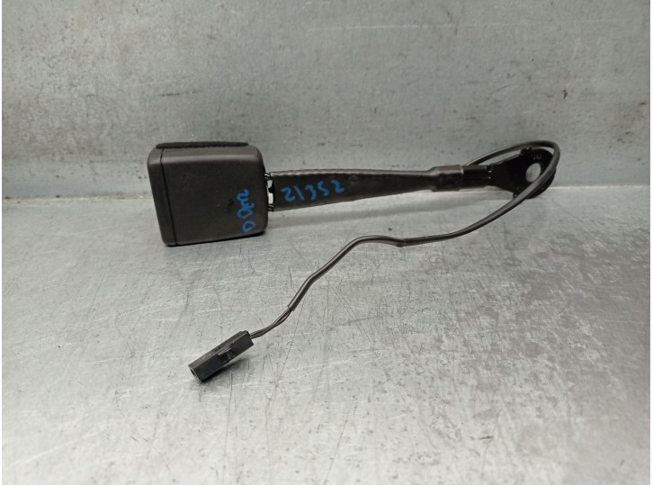 Recambio de enganche cinturon para seat leon (kl1, klg) 1.0 tsi referencia OEM IAM 8Y0857755 