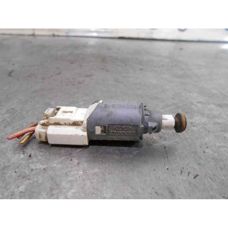 Recambio de interruptor para renault megane ii berlina 3p 1.9 dci diesel referencia OEM IAM 8200168238B  