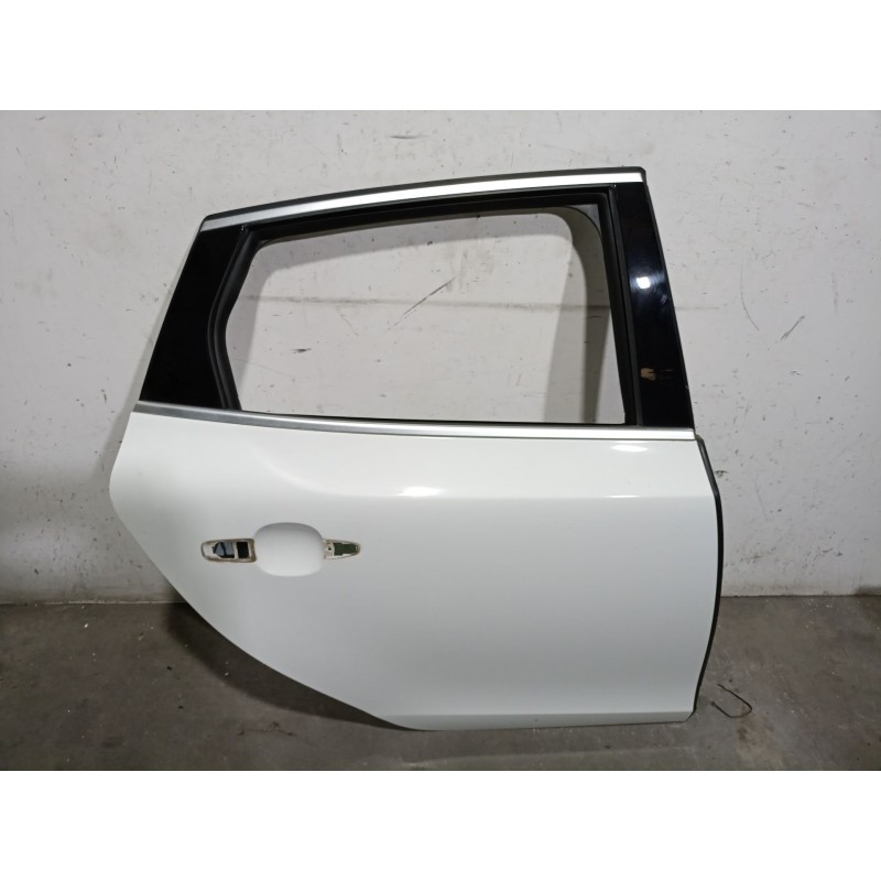 Recambio de puerta trasera derecha para volvo v40 hatchback (525) d3 referencia OEM IAM  32351000 