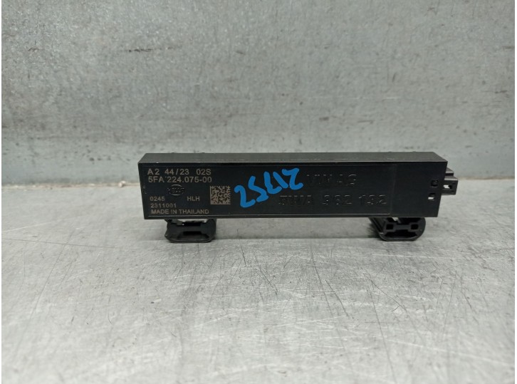 Recambio de antena para seat leon (kl1, klg) 1.0 tsi referencia OEM IAM 5WA962132 5FA22407500 HELLA