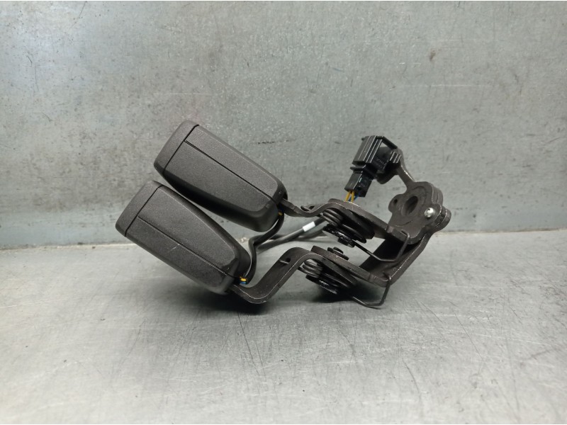 Recambio de enganche cinturon para seat leon (kl1, klg) 1.0 tsi referencia OEM IAM 5FA857739 5FA857739 