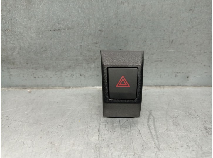 Replacement hazard warning switch for Seat Leon (kl1, klg) 1.0 TSI OEM IAM reference 11548003 
