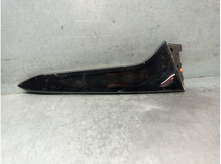 Replacement rear moldings for Seat Leon (KL1, KLG) 1.0 TSI OEM IAM reference 5FA854872F 