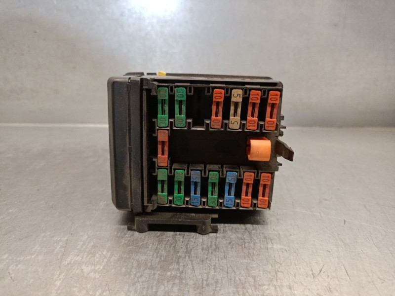 Recambio de caja reles / fusibles para peugeot 106 ii (1a_, 1c_) 1.5 d referencia OEM IAM 9608173180  