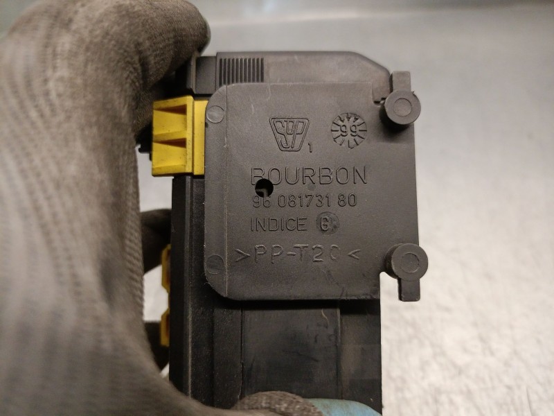 Recambio de caja reles / fusibles para peugeot 106 ii (1a_, 1c_) 1.5 d referencia OEM IAM 9608173180  