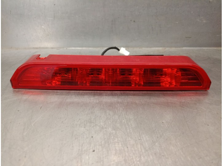 Recambio de luz central de freno para kia stonic (yb) 1.0 t-gdi referencia OEM IAM 92700H8400  