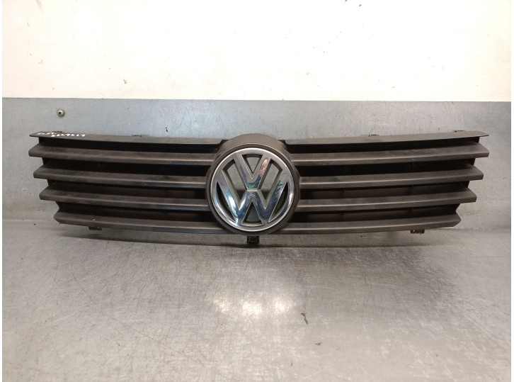 Recambio de rejilla delantera para volkswagen polo iii (6n1) 64 1.9 sdi referencia OEM IAM 6N0853651E  