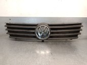 Recambio de rejilla delantera para volkswagen polo iii (6n1) 64 1.9 sdi referencia OEM IAM 6N0853651E  