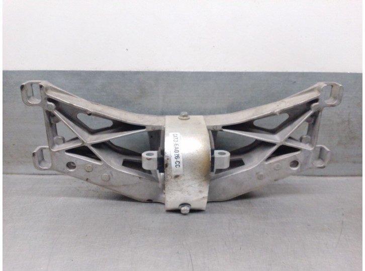 Replacement gearbox mount for Jaguar XE (X760) 2.0 D OEM IAM reference GX735060CB 