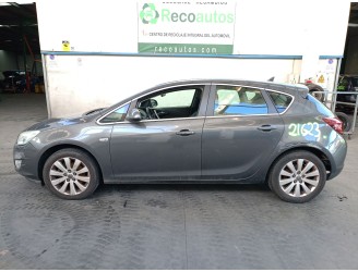 opel astra j (p10) del año 2010