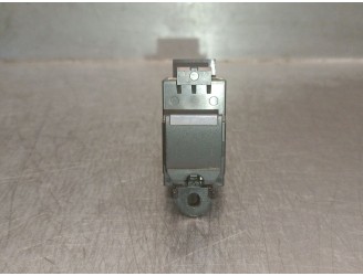 Recambio de mando elevalunas trasero izquierdo para jaguar xe (x760) 2.0 d referencia OEM IAM GX7314717AC  15W143
