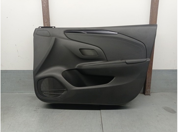 Recambio de guarnecido puerta delantera derecha para opel corsa f (p2jo) 1.5 (68) referencia OEM IAM 93476749 9832638480