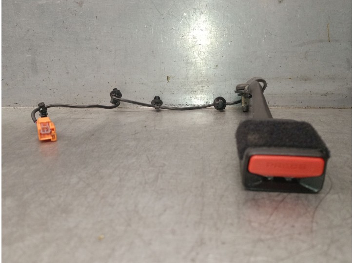 Recambio de enganche cinturon para jaguar xe (x760) 2.0 d referencia OEM IAM FK7261208AD T4N9483 628598800D