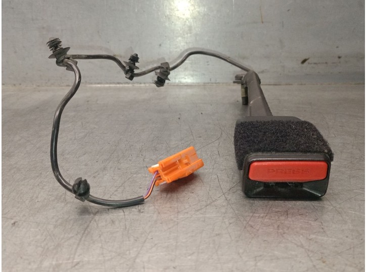 Recambio de enganche cinturon para jaguar xe (x760) 2.0 d referencia OEM IAM FK7261208AD T4N9483 628598800D