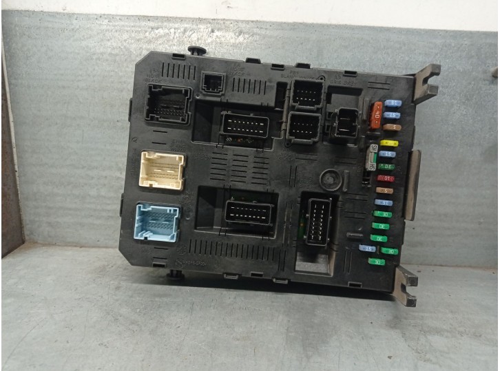 Replacement relay / fuse box for Citroën C4 I (LC_) 1.6 HDi OEM IAM reference 9656530580 2004H05