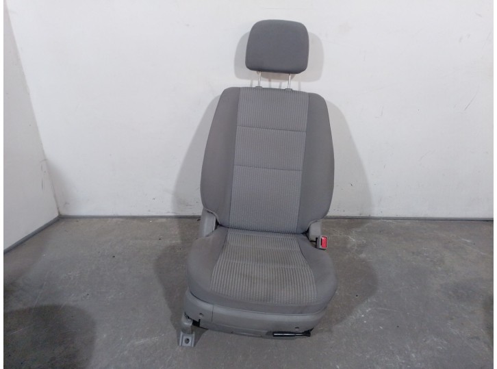 Replacement front right seat for Kia Sorento I (JC) 2.5 CRDi OEM IAM reference 883003E620YC2 883003E620YC2 