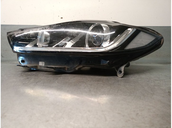 Replacement left headlight for Jaguar XE (X760) 2.0 D OEM IAM reference GX7313W030EE T4A1420 HELLA