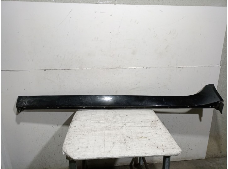 Recambio de faldon lateral para jaguar xe (x760) 2.0 d referencia OEM IAM  T4N13183LML 