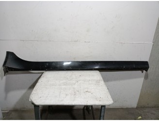 Recambio de faldon lateral para jaguar xe (x760) 2.0 d referencia OEM IAM  T4N13182LML 