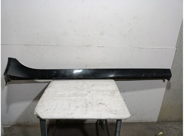 Recambio de faldon lateral para jaguar xe (x760) 2.0 d referencia OEM IAM  T4N13182LML 