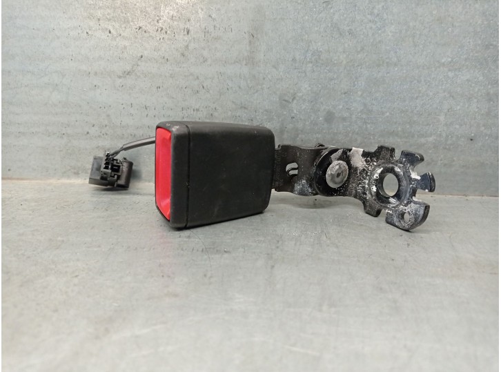 Replacement seatbelt buckle for Audi A4 B9 (8W2, 8WC) 2.0 TDI Quattro OEM IAM reference 8W0857740D 