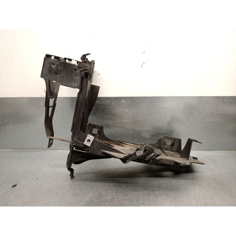 Recambio de soporte faro izquierdo para bmw 5 touring (f11) 520 d referencia OEM IAM 51647200793 51647200793 