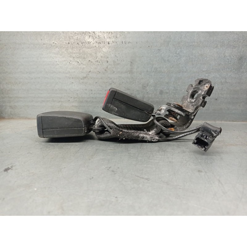 Recambio de enganche cinturon para audi a4 b9 (8w2, 8wc) 2.0 tdi quattro referencia OEM IAM 8W0857739D  