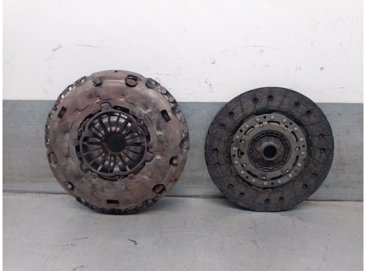 Recambio de kit embrague para volvo v50 (545) 2.0 d referencia OEM IAM 31367652 31367652 LUK