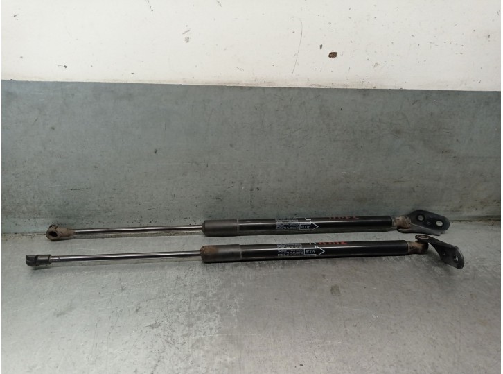 Replacement tailgate / boot struts for Toyota Verso (_r2_) 1.6 D4-D (war20_) OEM IAM reference 689500F031 826506