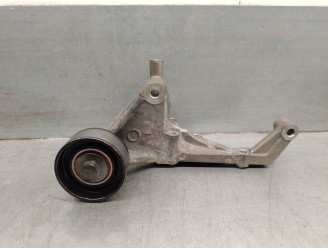 Recambio de soporte alternador para hyundai h-1 / starex autobús (a1) 2.5 crdi referencia OEM IAM 374724A000 374724A000 