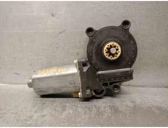 Recambio de motor elevalunas delantero izquierdo para ford fiesta iii (gfj) 1.3 cat referencia OEM IAM 1049969 0130921679 BOSCH