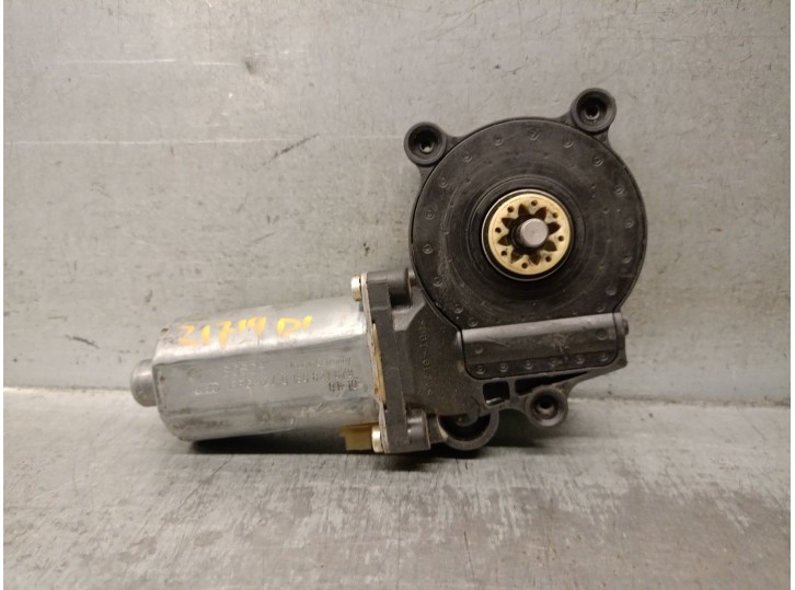 Recambio de motor elevalunas delantero izquierdo para ford fiesta iii (gfj) 1.3 cat referencia OEM IAM 1049969 0130921679 BOSCH