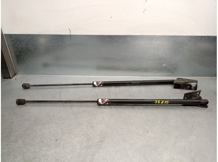 Replacement trunk / tailgate gas struts for Citroën C4 Picasso II 1.2 THP 130 OEM IAM reference 9806879080 9806879180 