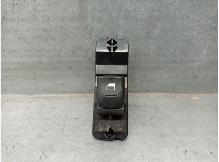 Replacement rear left window lift switch for Kia Stonic (YB) 1.0 T-GDi OEM IAM reference 93580H8000 4D65201000