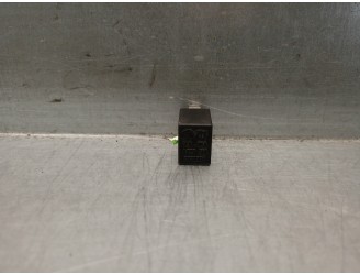 Replacement relay for Alfa Romeo Spider (163) 1.8 16V CAT OEM IAM reference 7676504 