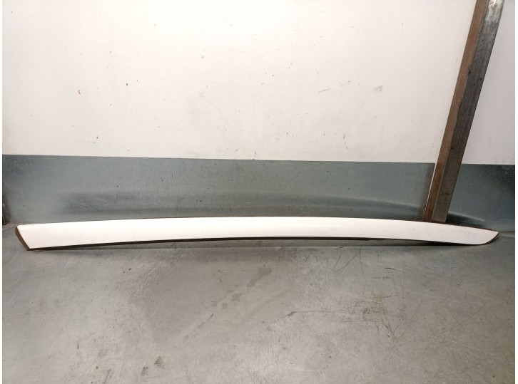 Replacement front moldings for Citroën C4 Picasso II 1.2 THP 130 OEM IAM reference 9676785080 