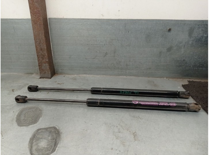 Replacement tailgate / trunk shock absorbers for Kia Stonic (YB) 1.0 T-GDI OEM IAM reference 81780H8410 