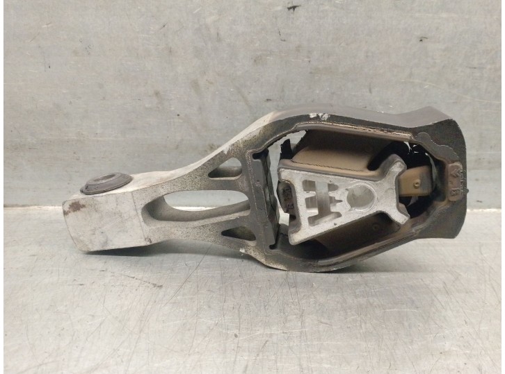 Replacement engine mount for Citroën C4 Picasso II 1.2 THP 130 OEM IAM reference 9805734780 9805734780 