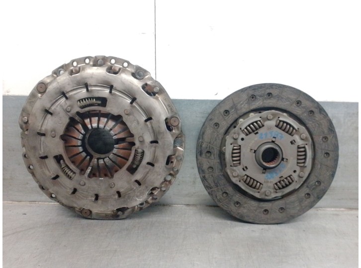 Replacement clutch kit for BMW X3 (E83) 2.0 SD OEM IAM reference 21207580690 21207580690 LUK