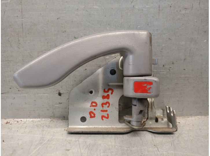 Replacement front right interior door handle for Mitsubishi Canter Mitsubishi Canter OEM IAM reference D4D342AT8 