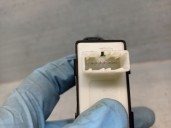 Recambio de mando elevalunas delantero derecho para kia carens iv 1.6 gdi referencia OEM IAM 93575A4020 93575A4030 