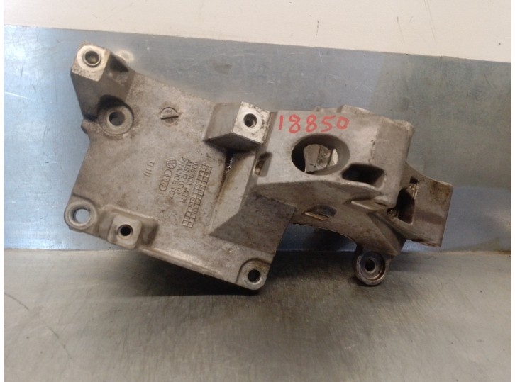 Replacement alternator bracket for Seat Ibiza (6L1) 1.9 TDI OEM IAM reference 038903143R 038903143R 