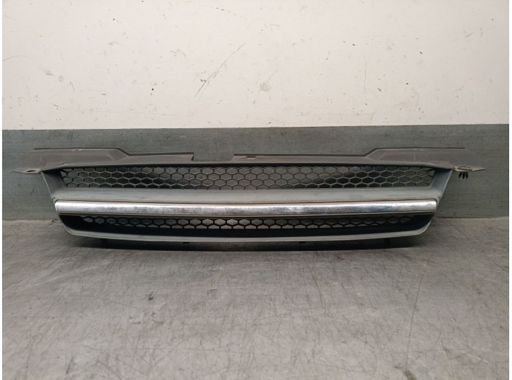 Replacement front grille for Daewoo Kalos (KLAS) 1.2 OEM IAM reference 96481314 96481312 