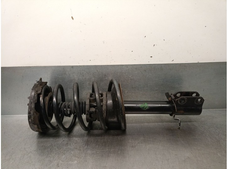 Replacement front right shock absorber for Renault Megane I (BA0/1_) 1.6 E (BA0F, BA0S) OEM IAM reference 7700840264 77008