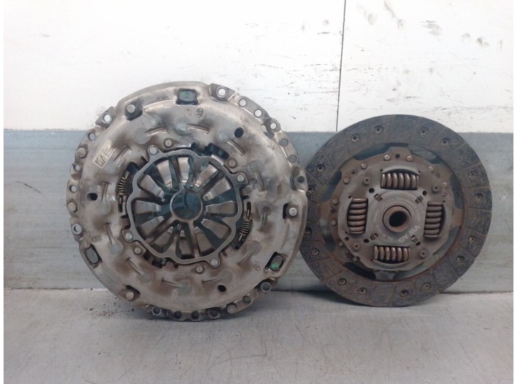 Replacement clutch kit for Seat Ateca (KH7, KHP) 1.6 TDi OEM IAM reference 04L141015C 04C141016H LUK