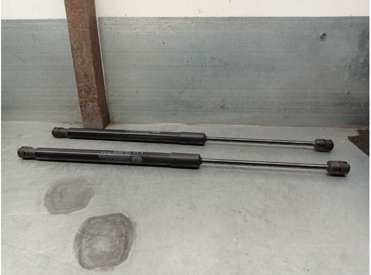 Replacement boot / tailgate struts for Kia Carens IV 1.6 GDi OEM IAM reference 81770A4001 
