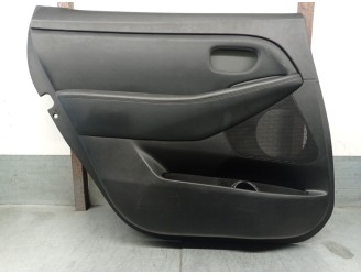 Recambio de guarnecido puerta trasera izquierda para kia carens iv 1.6 gdi referencia OEM IAM 83301A4050PX1 83305A4030PX1 