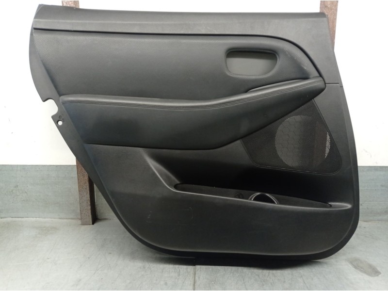 Recambio de guarnecido puerta trasera izquierda para kia carens iv 1.6 gdi referencia OEM IAM 83301A4050PX1 83305A4030PX1 