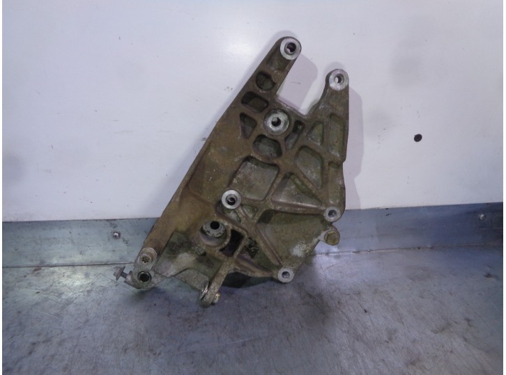 Recambio de soporte alternador para opel combo d 1.3 16v cdti referencia OEM IAM 55221393 